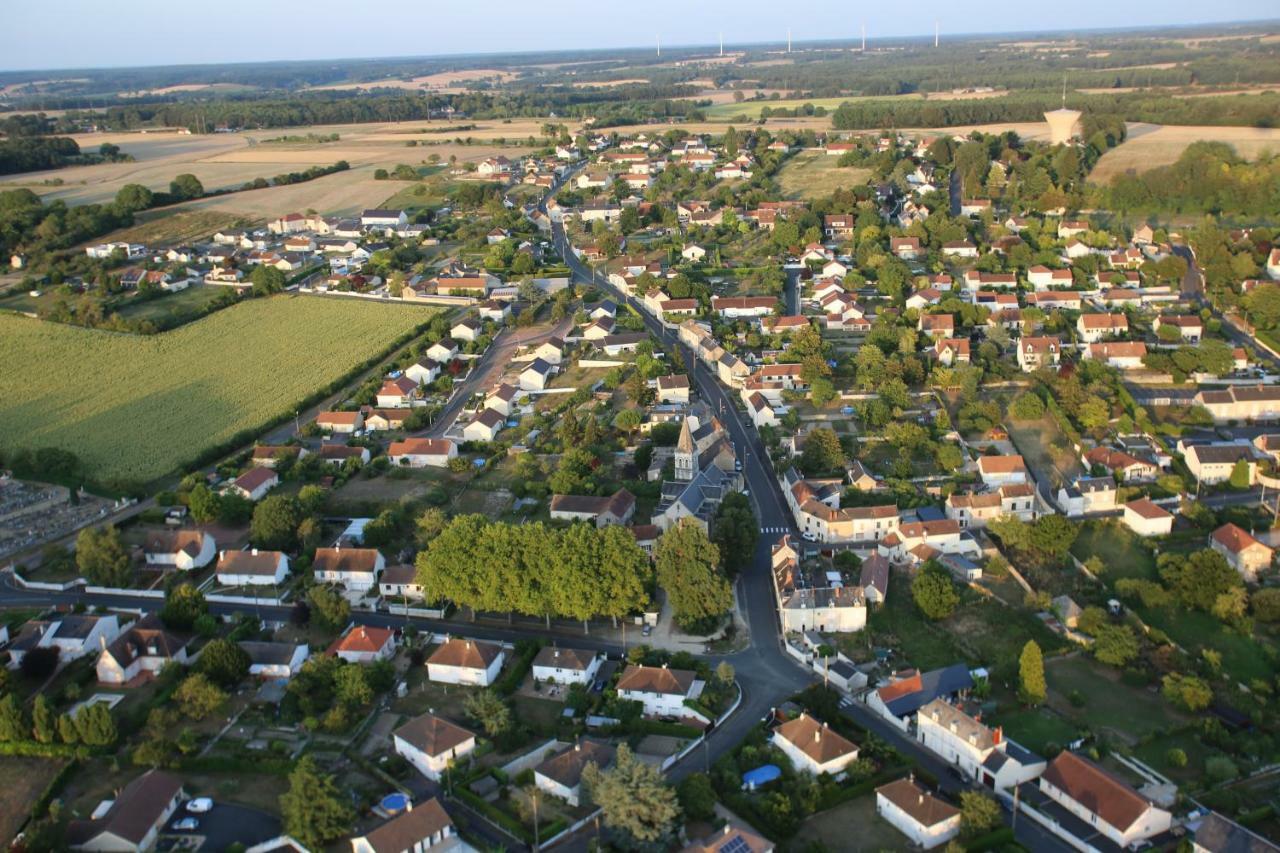Gite Montgolfière 6 Personnes Châtellerault Esterno foto